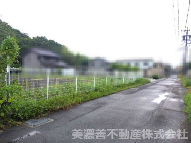 ６７４２６　岐阜市福富天神前土地の前面道路含む現地写真