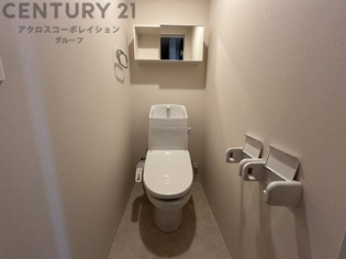 温水洗浄便座付きのトイレです♪