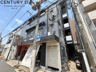 外壁タイル貼りのおしゃれな外観です。
