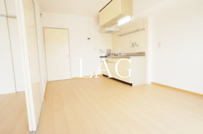 【居間・リビング】 | ランデックス戸塚 | 洋室のお部屋です。