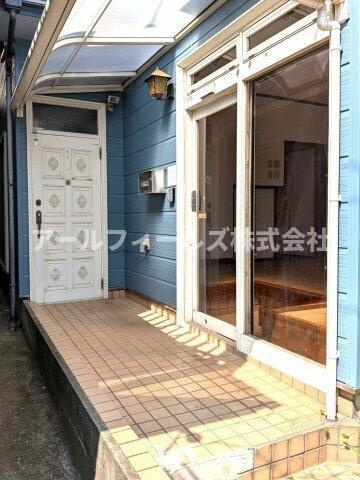 平賀戸建のエントランス