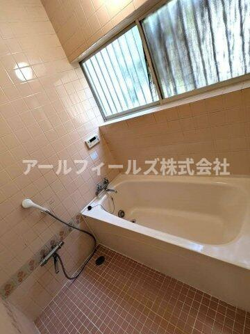 平賀戸建の浴室