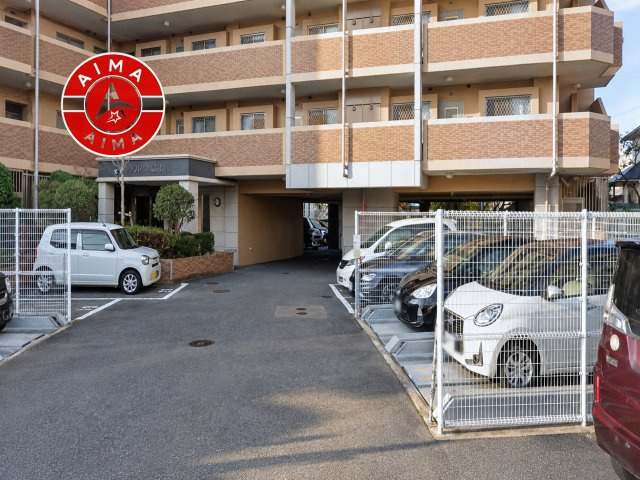 アムール高木の駐車場|敷地内の駐車場です。