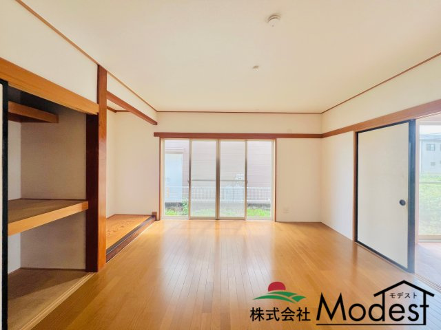 高崎市棟高町の居間・リビング|家族団らんのひと時を過ごせる8帖洋室♪
