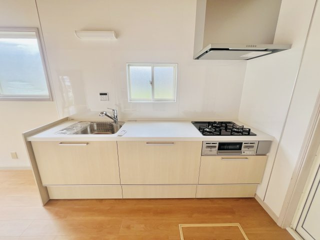 高崎市棟高町のキッチン|収納スペースも充実のキッチン◎