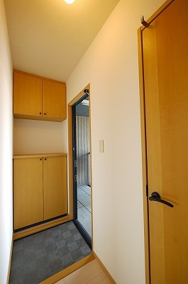 シャンポールながせＥ棟の玄関|※写真は別の部屋のものです。