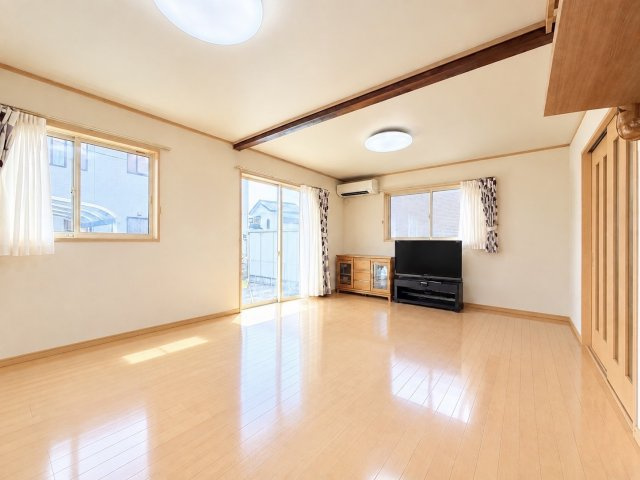 北茨城市大津町北町中古戸建の居間・リビング
