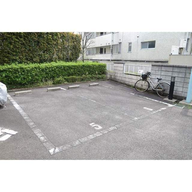 ウッドフィールド久が原の駐車場