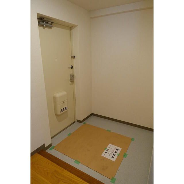 コーポレート連雀２号棟の玄関