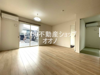 【居間・リビング】 | 加須市久下5丁目　中古戸建