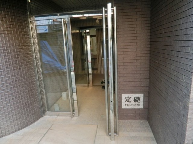 リーノ新宿若松町のエントランス