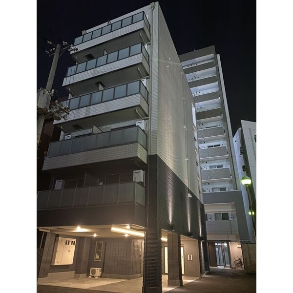 オクトレーベン新大阪の外観