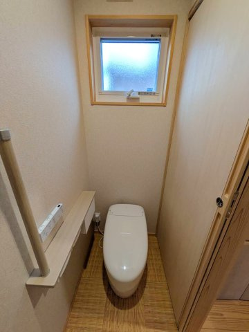 岡山市東区広谷 中古住宅のトイレ|◆スマートなタンクレストイレです。温水洗浄便座ですので衛生面も健康面も安心！