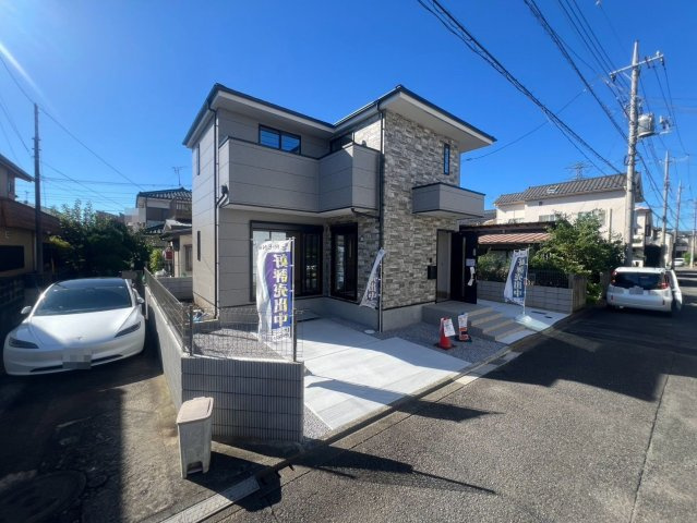 【居間・リビング】 | 西東京市芝久保町３丁目　新築戸建て | 木のぬくもりを感じながら家族みんなでゆったり寛げます