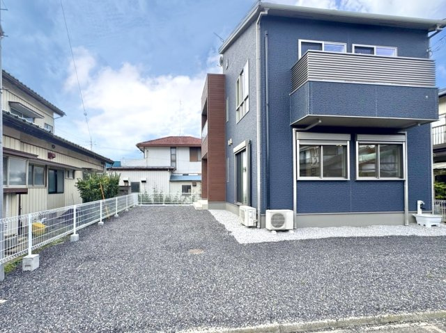【中古戸建】館林市瀬戸谷町の外観|■外観｜庭付き一戸建てならお子様やペットが走り回っても大丈夫！伸び伸びと遊び、過ごすことができます♪