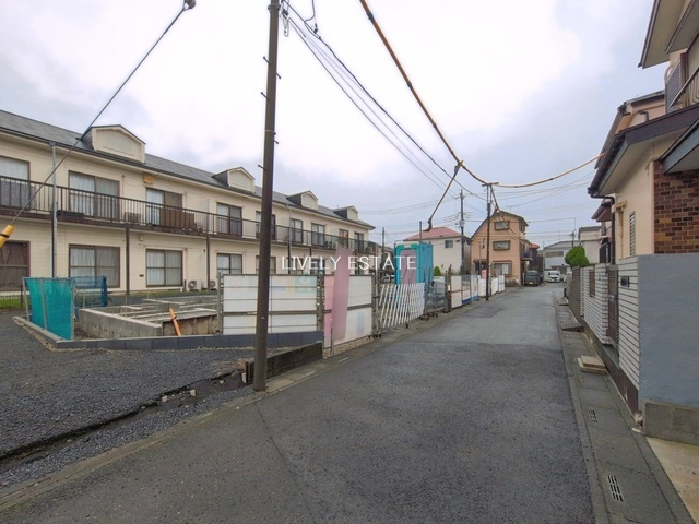 越谷市神明町 新築分譲住宅 全3棟 3号棟の前面道路含む現地写真
