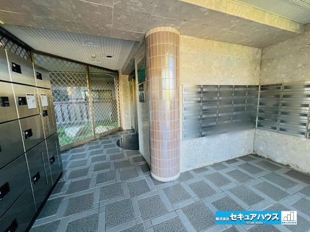 レインボー豊明のエントランス|【宅配ボックス】
◆宅配ボックス付きのマンションです。不在時にも荷物を受け取ることが出来るため便利です。　　　　　　　　　　　　　　　　　　　　　　　　　　　　　　　　　　　　　　　　　　　　　　　　
