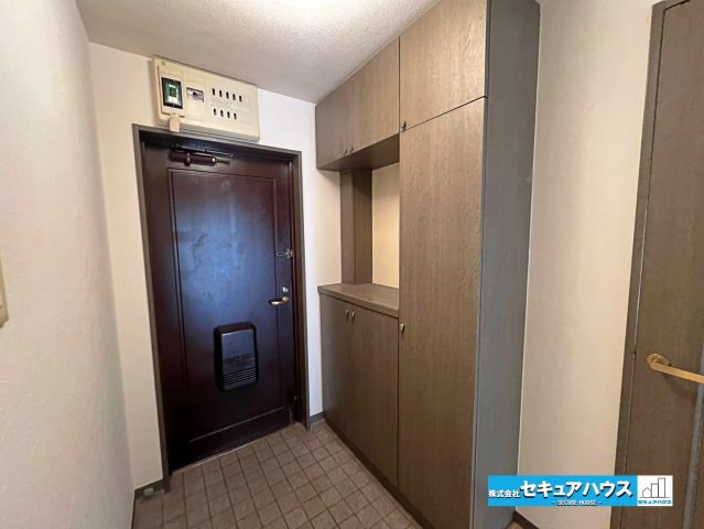 レインボー豊明の玄関|【玄関】
◆玄関には、収納力のあるシューズボックス付きです。
◆オートロック付きのため防犯面も安心です♪　　　　　　　　　　　　　　　　　　　　　　　　　　　　　　　　　　　　　　　　　　　　　　　　