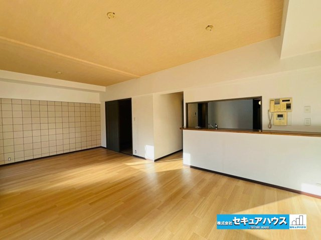 レインボー豊明の居間・リビング|【LDK18.7帖】
◆南向きリビングで陽当たり良好です！
◆対面式キッチンのためリビングの様子を見ながら料理できます。　　　　　　　　　　　　　　　　　　　　　　　　　　　　　　　　　　　　　　　　