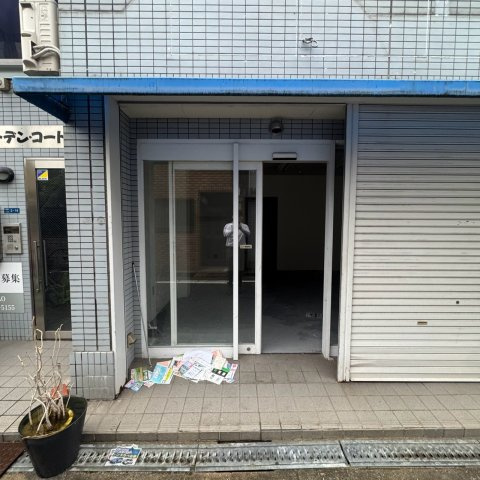 ガーデン・コートの玄関
