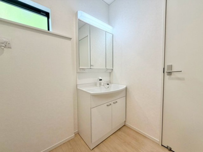 【独立洗面台】 | 八街市榎戸3号棟 | 即日内覧可能です！お気軽に０４７６－３７－３８８８までお問合せ下さい。