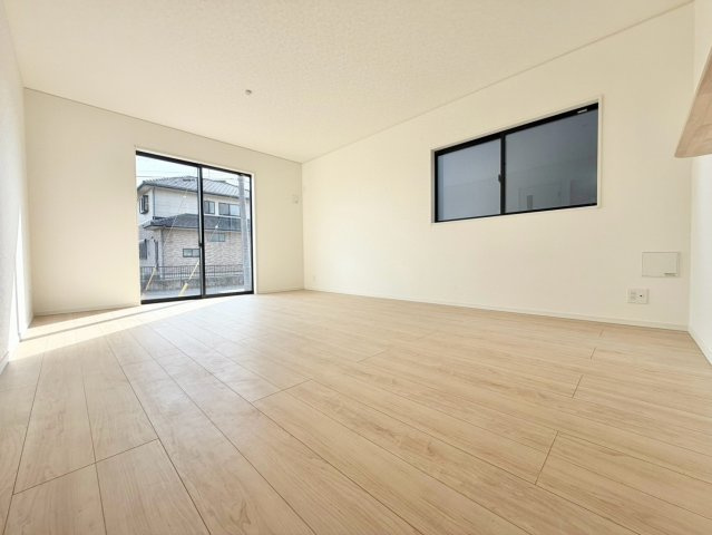 【居間・リビング】 | 八街市榎戸3号棟 | 即日内覧可能です！お気軽に０４７６－３７－３８８８までお問合せ下さい。
