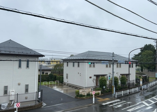 【展望】 | 御園中古戸建 | 第一種低層住居専用地域ならではの開放感ある眺望が広がります。周囲は高い建物が建ちにくい住宅街で、日当たりや通風も良好です。相模原市南区御園の静かで落ち着いた住環境をバルコニーから実感していただけます。