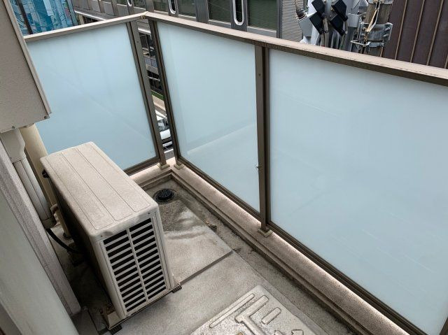 ロッツエン八丁堀のバルコニー|暖かな日差しのふりそそぐバルコニー