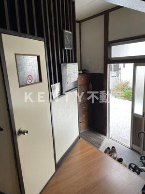 【エントランス】 | 港荘 | 建物の内部です