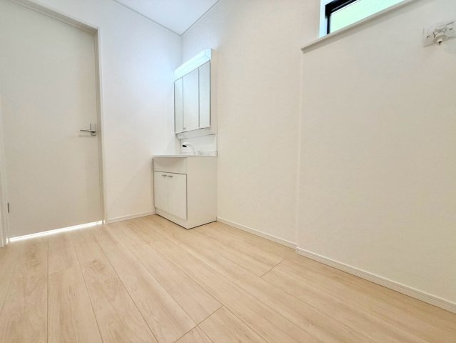 【脱衣所】 | 八街市榎戸1号棟 | 即日内覧可能です！お気軽に０４７６－３７－３８８８までお問合せ下さい。