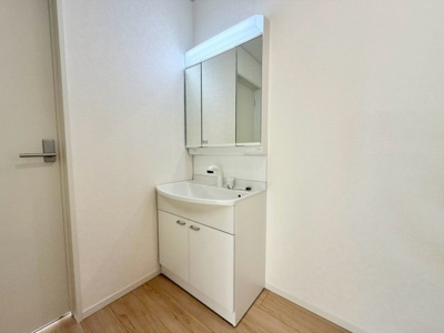【独立洗面台】 | 八街市榎戸1号棟 | 即日内覧可能です！お気軽に０４７６－３７－３８８８までお問合せ下さい。