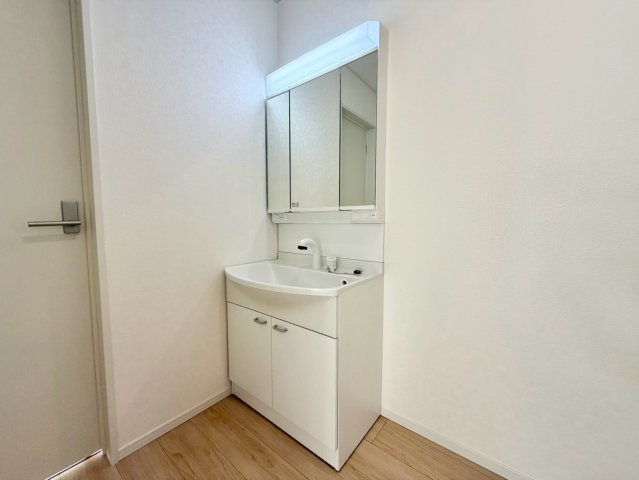 【独立洗面台】 | 八街市榎戸1号棟 | 即日内覧可能です！お気軽に０４７６－３７－３８８８までお問合せ下さい。