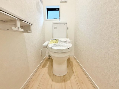 【トイレ】 | 八街市榎戸1号棟 | 即日内覧可能です！お気軽に０４７６－３７－３８８８までお問合せ下さい。