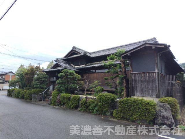 ６７４０３　関市西本郷通4丁目中古戸建