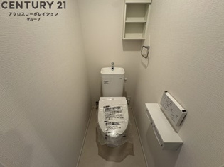 温水洗浄便座付きのトイレです♪