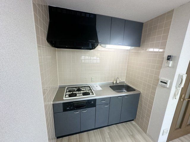 壁付けキッチンでスペースを最大限有効活用できます！