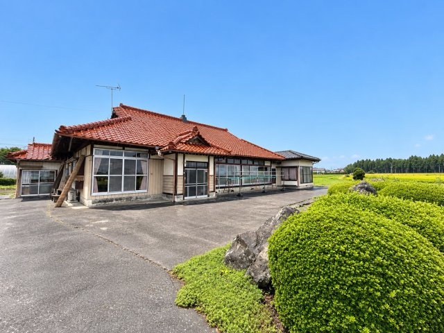 日本庭園と蔵のある平屋×県道横1000坪超えの敷地