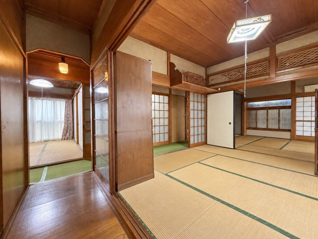 日本庭園と蔵のある平屋×県道横1000坪超えの敷地の和室