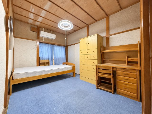 日本庭園と蔵のある平屋×県道横1000坪超えの敷地の洋室