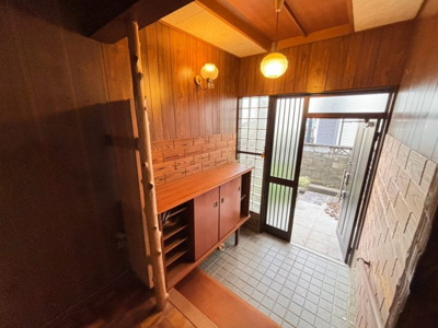 【玄関】 | 山直中町　中古戸建 | 玄関にシューズボックスありますよ！玄関周りもスッキリ片付きますね！