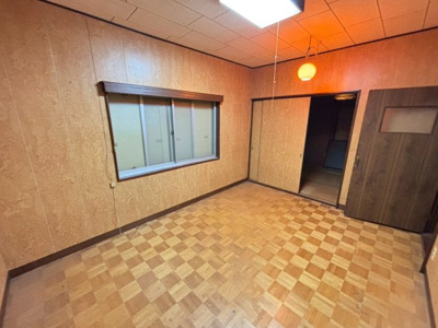 【洋室】 | 山直中町　中古戸建 | 周辺にはスーパーや薬局など、商業施設がそろっていますよ！とても住みやすい環境です