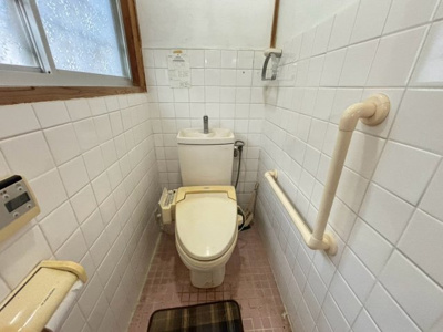 【トイレ】 | 山直中町　中古戸建 | 窓があり、明るく、臭いがこもりませんので、来客用トイレとして清潔に保てます！