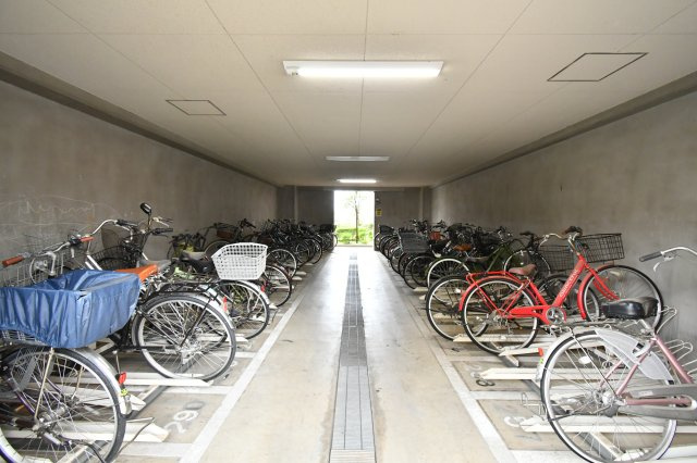 エクセル大宮東3番館の駐車場|※空き状況は当社まで都度ご確認くださいませ■当社には住宅ローンのスペシャリストがおります。『今買えるから大丈夫』ではなく、『買った後の本当の幸せは何か』を考えた上でのご提案をさせて頂きます。