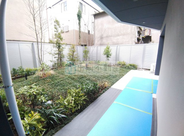 デュオフラッツ池袋の庭