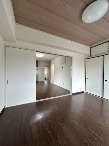 名古屋市天白区植田南３丁目の賃貸マンションの居間・リビング