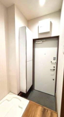 八潮市八潮４丁目のアパートの玄関