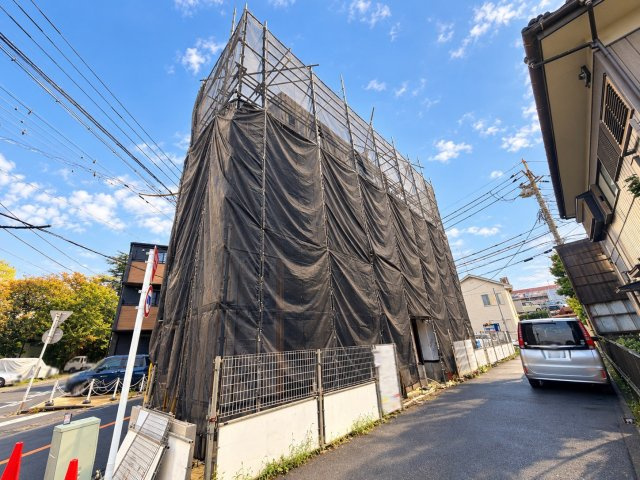 【外観】 | 和光市下新倉3丁目　新築分譲住宅　全5棟（成増店） | キッチンは省スペースを活用した「L字型キッチン」を採用。食洗器も標準装備し、食後の片付け時間をぐっと短縮し、家族や自分のためのゆとりある時間を生み出します。手荒れの心配も軽減する嬉しい設備です。