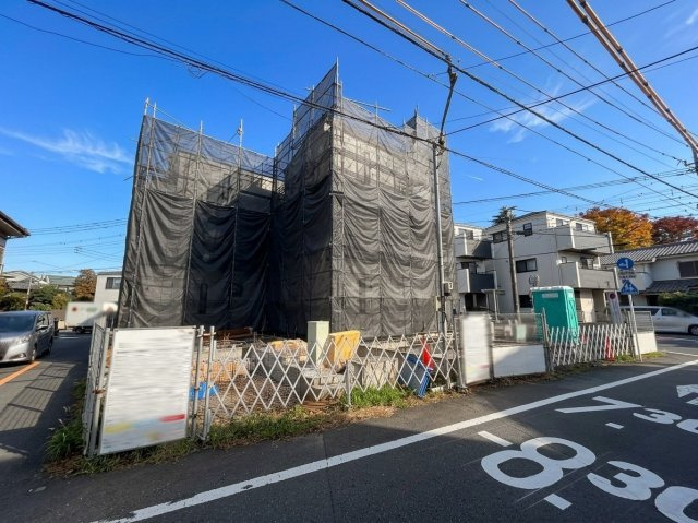 【外観】 | 和光市下新倉3丁目　新築分譲住宅　全5棟（成増店） | 朝の身支度がスムーズに。合わせ鏡ができる三面鏡＆たっぷり収納の三面鏡付洗面化粧台を採用。