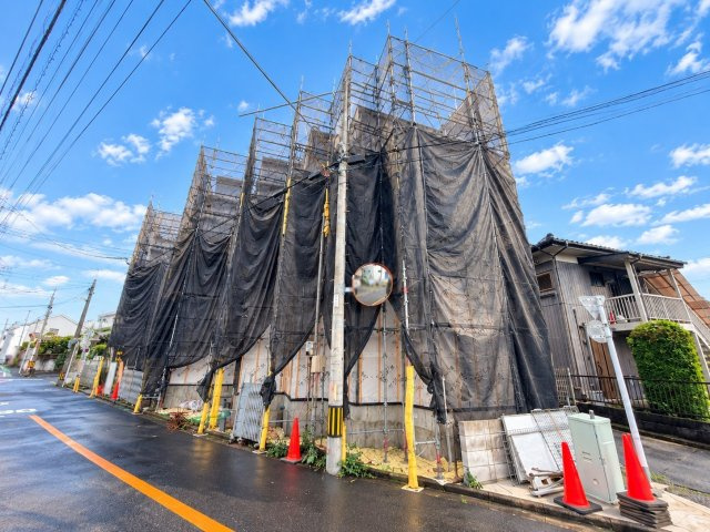 【外観】 | 和光市下新倉3丁目　新築分譲住宅　全5棟（成増店） | スーパーやコンビニ等が近くにある生活便利な立地。