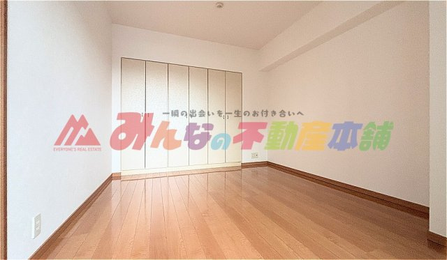 サーパス諏訪野第2の洋室